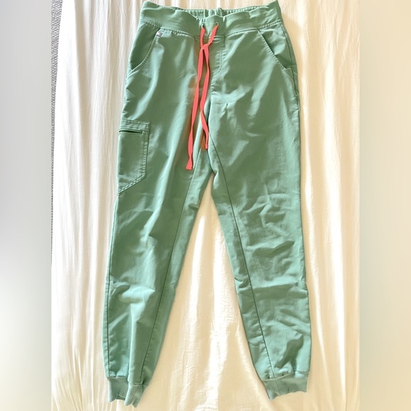 *altered* Figs Zamora jogger scrub pant Medium Tall in Jade - Picture 1 of 4